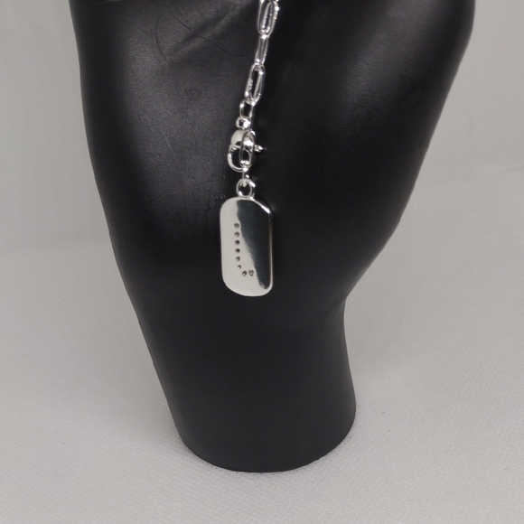 Elegant Silver Keychain with Stylish ‘J’ Pendant – Perfect Gift - Picture 2 of 3